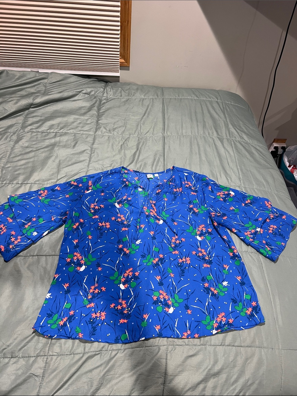Woman’s GAP Blue Floral Blouse - Lightweight 3/4 Sleeve Top Size XL